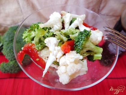 Готово! Подаем салат свежим после приготовления. Кушайте на здоровье.
