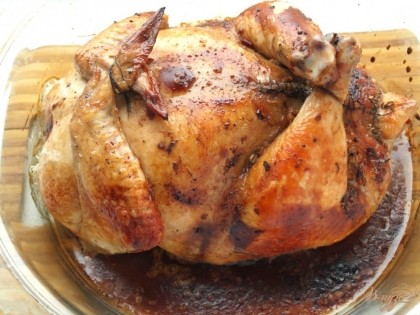 Запекаем курицу 1 час при 180 градусах. Если верх начнёт зажариваться,то прикрыть эти места фольгой.Курица готова если при протыкании вилкой будет выделяться прозрачный сок и вилка будет входить легко.