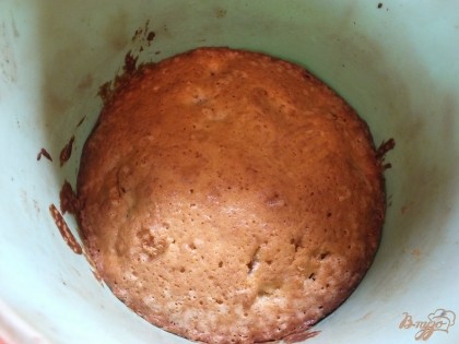Выпекаем 35 мин примерно, в зависимости от диаметра формы. Готовы пирог вынимаем после остывания.