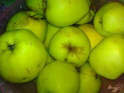 Яблоки помыть и вытереть насухо.