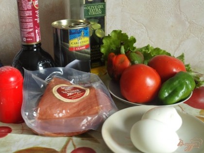 Подготовить необходимые продукты для салата.