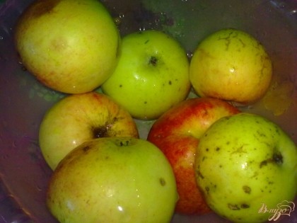 Яблоки помыть.