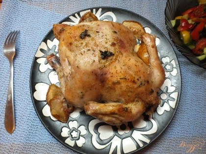 Готово! Готового цыпленка подаем горячим с овощным гарниром. Приятного аппетита!=)