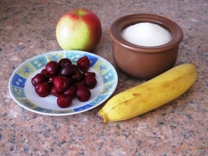 Подготовить продукты. Яблоко помыть и вырезать сердцевину, банан очистить.