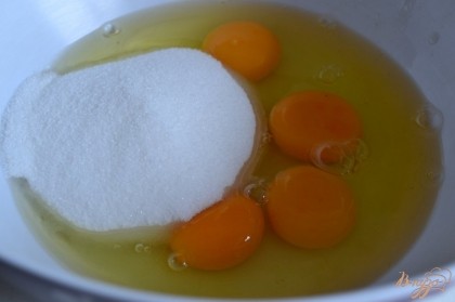 Яйца взбить со 100 гр. сахара .