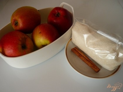 Если у вас есть лишний килограмчик яблок, можно приготовить такое варенье впрок. Сперва яблоки надо как следует промыть.