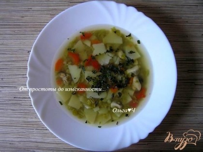 Готово! Разлить суп по тарелкам, добавить нарезанный базилик и подавать. Приятного аппетита! :)