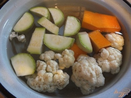Варим овощи до готовности в соленой воде.
