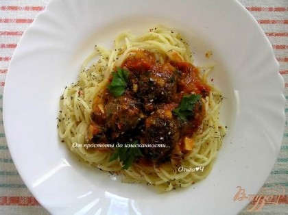 Готово! Спагетти подавать с фрикадельками в томатном соусе.Приятного аппетита! :)