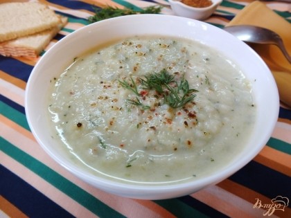 Готово! Подаем суп холодным посыпав зеленью. Кушайте на здоровье!=)