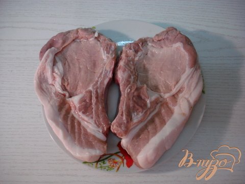 Такое мясо на рынке обычно мясники сразу разрезают на порционные куски.