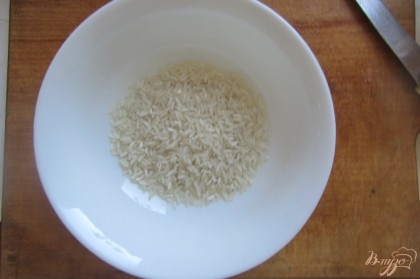 Рис хорошо промыть под проточной водой. Добавить в суп.