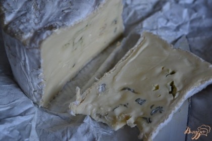 Сыр вкусно использовать бри. Он и растает быстрее и текстура у него хорошая кремовая.
