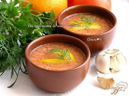 Готово! Охлажденный суп разлить по тарелкам/чашкам, сверху сбрызнуть оливковым маслом, украсить кусочками сладкого перца и укропом. Приятного аппетита!)