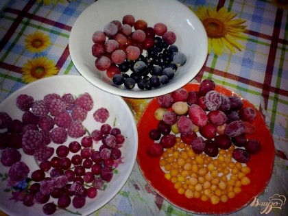 Возьмите ягоды облепихи, клюквы, черешни, малины, черной и красной смородины.