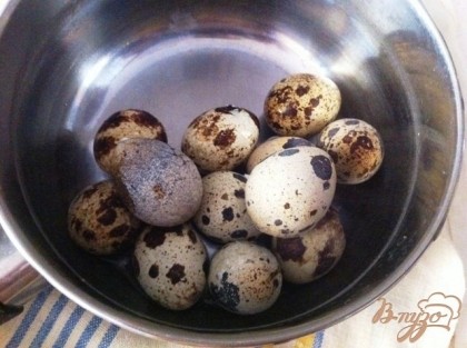 Отвариваем перепелиные яйца 6 минут