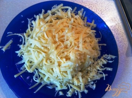Трем сыр  крупную терку