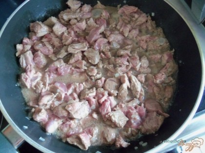 Мясо порезать на небольшие кубики. Обжарить его с луком,немного посолить, поперчить. А потом тушить 2-3 часа(зависит от мяса), по необходимости подливая воду.