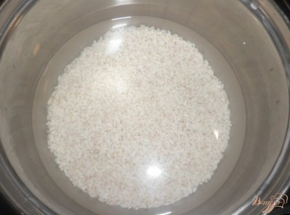 Для приготовления рис отварить в чуть подсоленной воде до готовности 15-20 минут