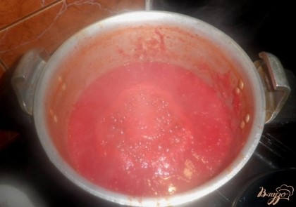 Ставим варить томат.