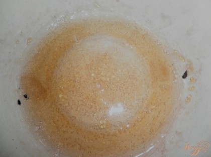 Для мастики желатин замачиваем в  холодной воде на 15 минут. Затем растапливаем его, но не кипятим, чтобы не потерял своих свойств