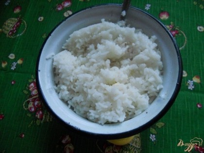 После этого в начинку добавляем отваренный рис.