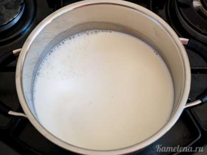 Молоко немного подогреть (примерно до 40 градусов).