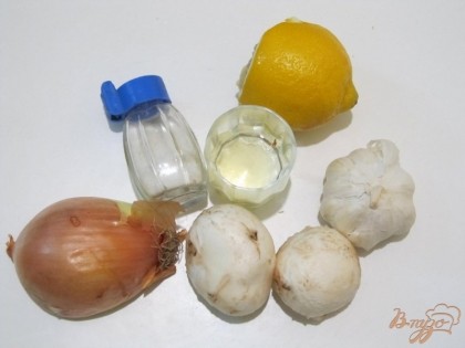 Для приготовления икры из грибов буду использовать такие ингредиенты: шампиньоны, подсолнечное масло, соль по вкусу, чеснок, лимонный сок, лук репчатый.