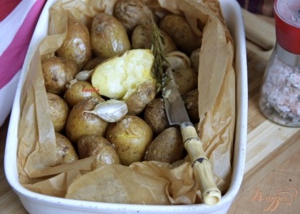 И картофель, и запечённый чеснок - мега ароматные и вкусные!Приятного аппетита!