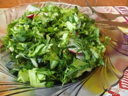 Готово! Перед подачей полейте салат растительным маслом. Кушайте на здоровье!=)