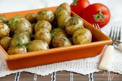 Готово! Картофель желательно подавать в горячем виде со свежей зеленью, овощами.