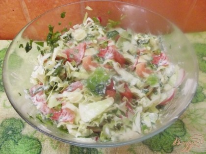 Готово! Такой салат - прекрасный гарнир к тяжелым мясным блюдам, например из баранины. Кушайте на здоровье!=)