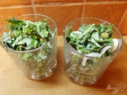 Готово! Раскладываем салат в порционные стаканы и подаем охлажденным. Кушайте на здоровье!=)