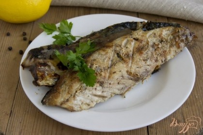 Готово! Рыба вкусна и в горячем виде, и в охлажденном, можно запечь с запасом и забрать домой (на завтрак или обед следующего дня).