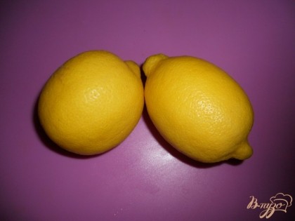 Для начинки берем два крупных лимона (или три поменьше). Промываем их, обрезаем "попки".