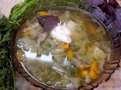 Готово! Готовый суп нужно поставить настоятся и остыть до теплого состояния. Подавайте суп теплым (не горячим!) с гренками или со сметаной. Приятного вам аппетита! =)
