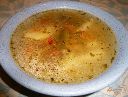 Готово! Готовый суп разливаем по порционным тарелкам и подаем. По желанию его можно заправить сметаной.