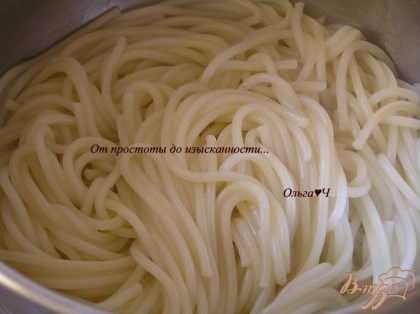 Спагетти отварить аль-денте,