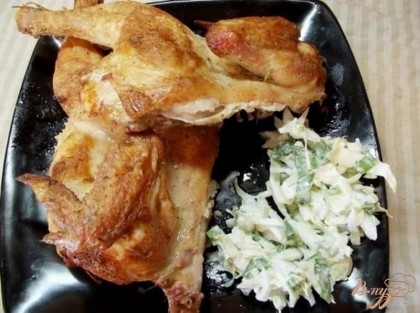 Готово! Подавайте такого цыпленочка с салатом или рисом. Кушайте на здоровье! =)