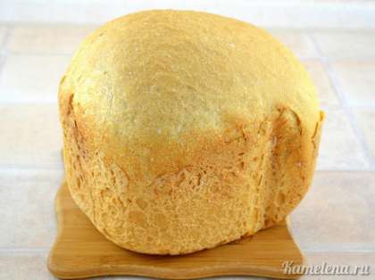 Вот такой красавец получился. Остудить хлеб на решетке в течение 1-2 часов (желательно завернуть хлеб в полотенце и накрыть сверху пакетом – это сделает корочку мягкой).