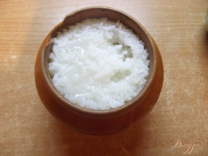 Рис можно считать готовым тогда, когда вся вода впитается.