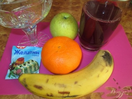 Подготовим ингредиенты - 3/4 стакана вишневого сока, сахар, желатин, банан, мандарин и яблоко.