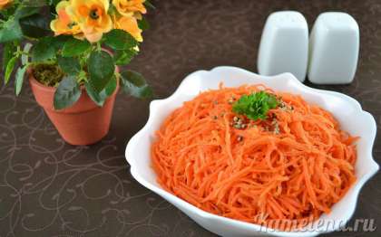 Морковь по-корейски служит отличным дополнением к мясу, отварному картофелю, а также может являться компонентом многих салатов.