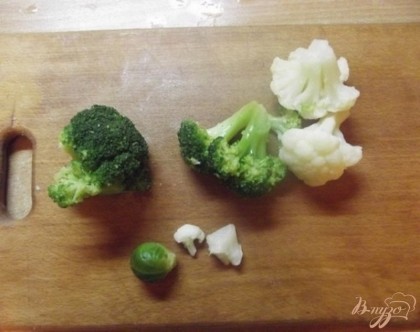 Начните с того, что поставьте варится овощи.