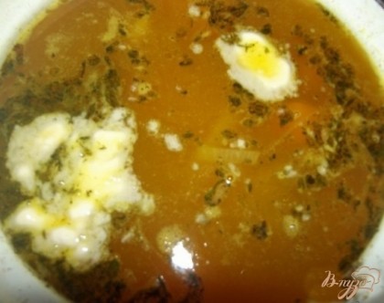Когда тыква станет мягкой на сквозь, положите в суп две чайные ложки сливочного масла и снимите суп с огня. Накройте крышкой и дайте настоятся до получаса.