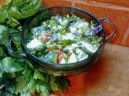 Готово! Подавать салатик лучше теплым, к любому мясному блюду или просто отдельно на ужин. Кушайте на здоровье!=)