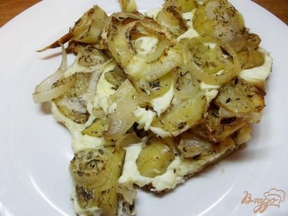 Готово! Готовый картофель довольно жирный и подавать его лучше с соленьями. Кушайте на здоровье!=)