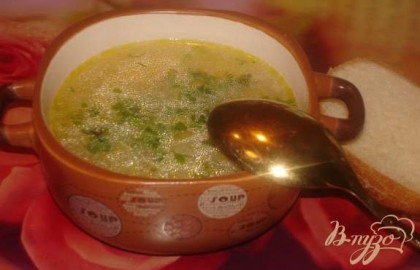 Готово! Порционно в каждую тарелку наливаем суп, кладем по кусочку сливочного масла.