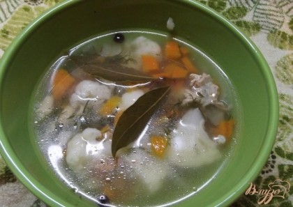 Готово! Готовому супу даем настоятся 15-20 минут после чего вынимаем лавровый лист и подаем теплым.