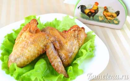 Куриные крылья можно употреблять с овощным салатом, картофелем или просто так, как закуску.